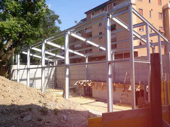 Lavori in corso a Eastriver, sul naviglio della Martesana